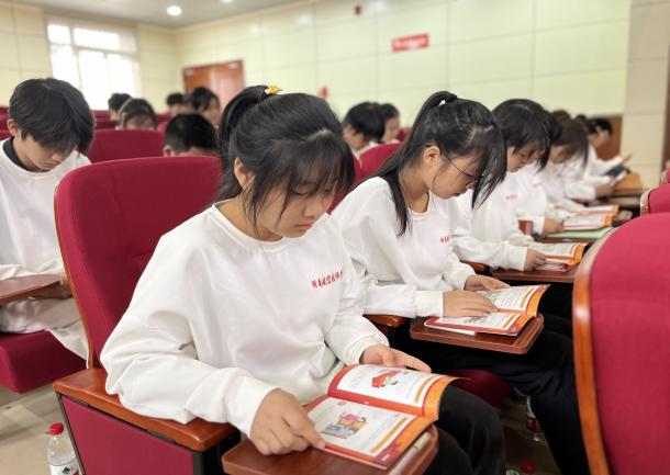“沉浸式”体验庭审  “零距离”与法同行 ——湖南航空技师万搏体育思政实践课纪实