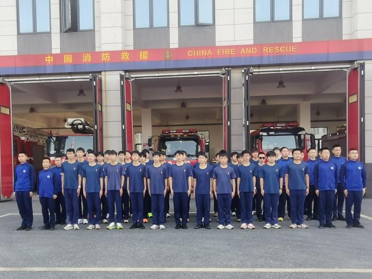 “青春志愿行,践行火焰蓝” ——信息工程系组织消防班学生赴株洲市消防救援支队经开大队参观学习