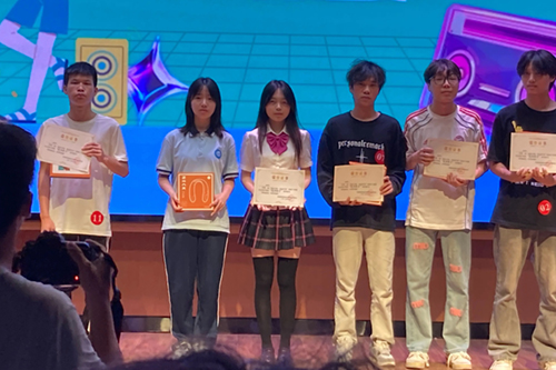 音乐与青春共舞 我系贺佳琪同学以《如果爱忘了》斩获万搏体育十佳歌手殊荣 