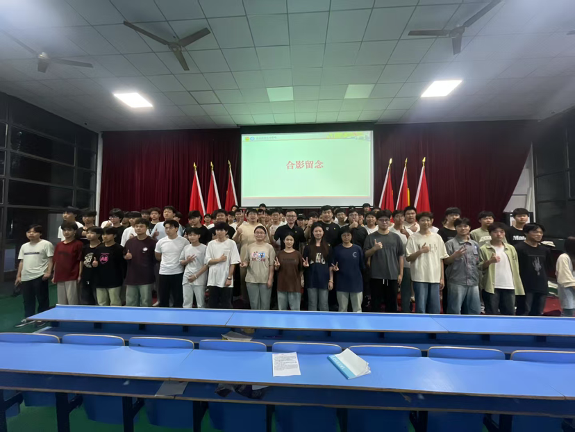 航空工程系召开团总支换届大会暨表彰大会